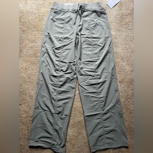 Vanilla Star love to move pants. Size M.